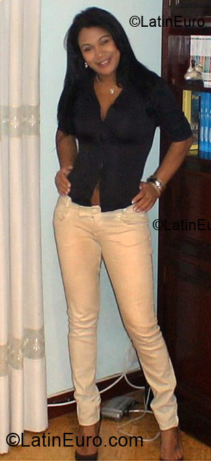 Date this nice looking Brazil girl Priscila Caroline from Belo Horizonte BR3074