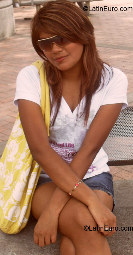 Date this delightful Colombia girl Yuri from Neiva CO4271
