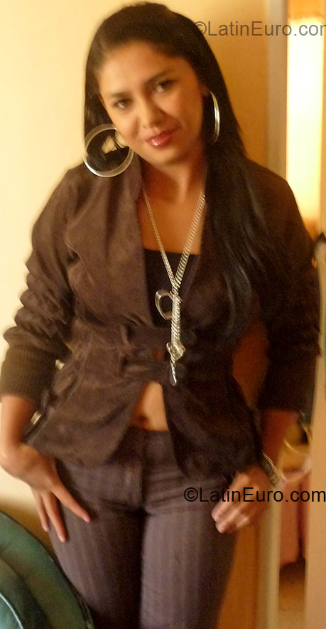 Date this attractive Colombia girl Ana Milena from Medellin CO4298