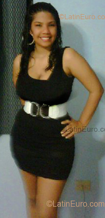Date this sultry Dominican Republic girl Yanna from Santo Domingo DO4367