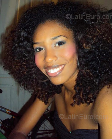 Date this nice looking Brazil girl Sissa from Rio De Janeiro BR4621
