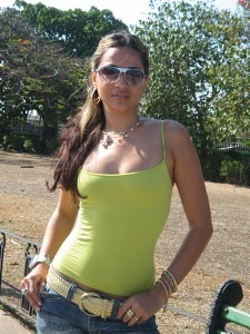 Date this young United States girl Roxiiy305 from Miami US6232