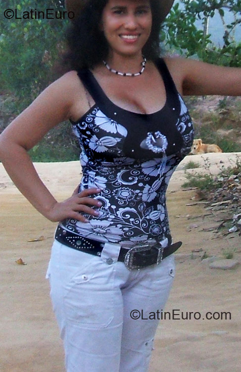 Date this fun Colombia girl Luz Marina from Cartagena CO4366