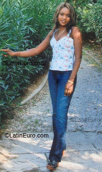 Date this athletic France girl Zergan from Montpellier FR159