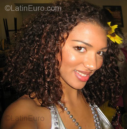 Date this good-looking Brazil girl Luana from Aracaju BR3590