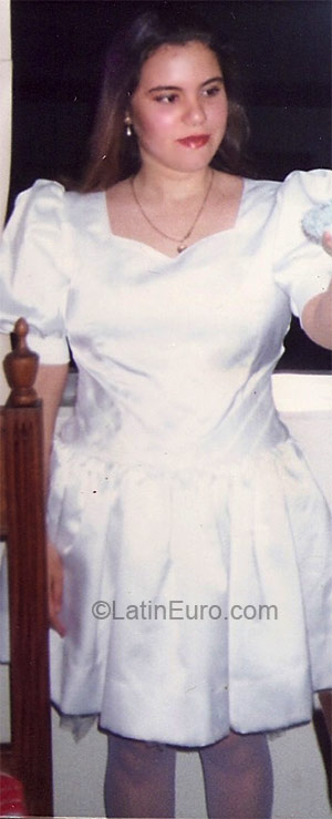 Date this voluptuous Brazil girl Fernanda from Angra Dos Reis BR3211