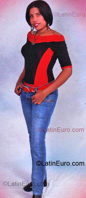 Date this sensual Dominican Republic girl Kirsiss from San Francisco De Macoris DO4496