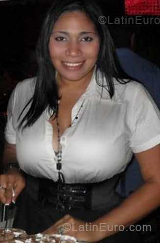 Date this good-looking Dominican Republic girl Glennys from Santo Domingo DO15165