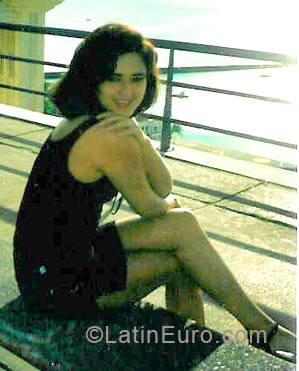 Date this nice looking Brazil girl Maria from Salvador BR6219