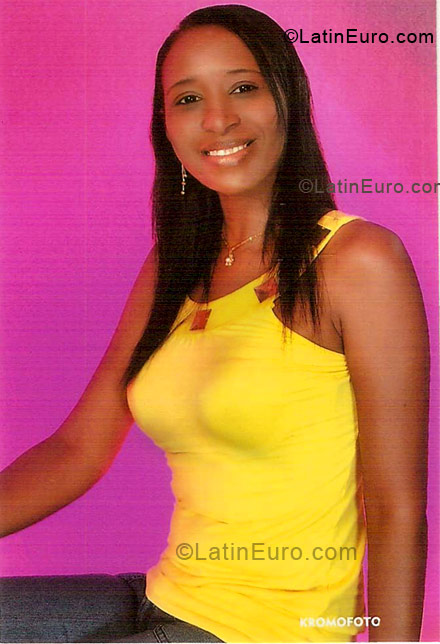 Date this happy Colombia girl Ivett from Cartagena CO4519