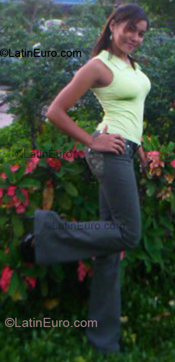 Date this athletic Dominican Republic girl Rosa Iris from Santo Domingo DO4701