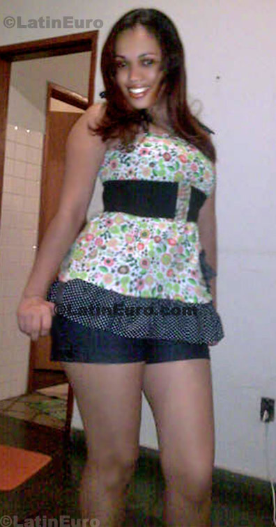 Date this nice looking Brazil girl Erlandia from Niteroi BR6199