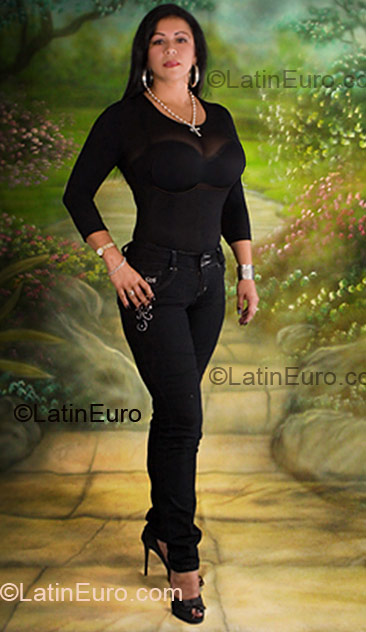 Date this delightful Colombia girl Valentina from Cali CO4583