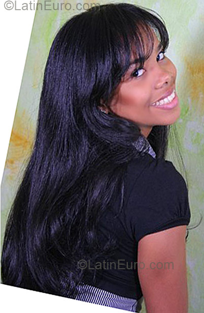 Date this stunning Dominican Republic girl Iluminada from Santo Domingo DO4797