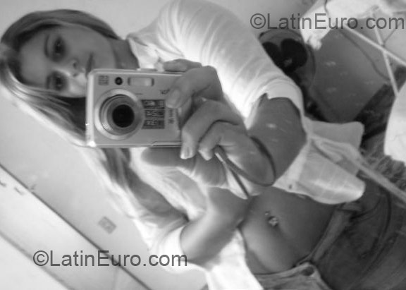 Date this voluptuous Brazil girl Raphaela from Cachoeiro De Itapemirim BR3402