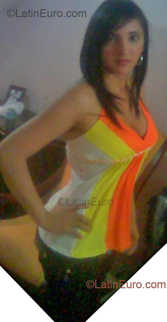 Date this attractive Colombia girl Edith from Barranquilla CO6414