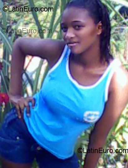 Date this sensual Brazil girl Edila from Salvador BR3420