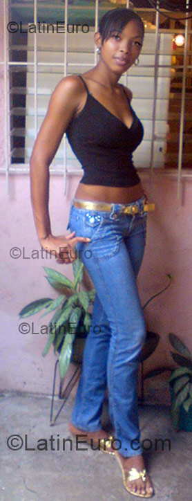 Date this young Colombia girl Delfa Maria from Cali CO6510
