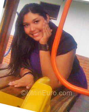 Date this stunning Venezuela girl Nurys from Caracas VE26