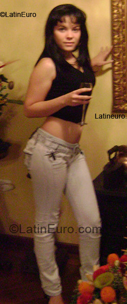 Date this tall Ecuador girl Yanet from Quito EC22