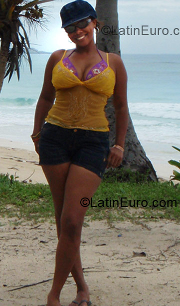 Date this sultry Dominican Republic girl Veronica from Bonao DO5771