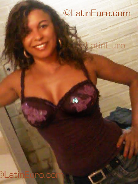 Date this voluptuous Brazil girl Valdenice from Petrolina BR3513