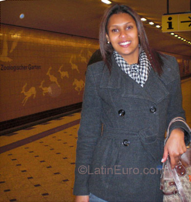 Date this nice looking Brazil girl Ana Carolina from Santos BR3553