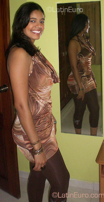 Date this attractive Dominican Republic girl Ana from Santo Domingo DO5026
