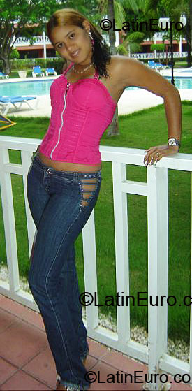 Date this pretty Dominican Republic girl Mayori from Santo Domingo DO5032