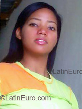 Date this happy Dominican Republic girl Madeline from Santo Domingo DO5037