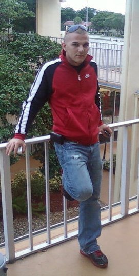 Date this young United States man Brandon from Miami US7381