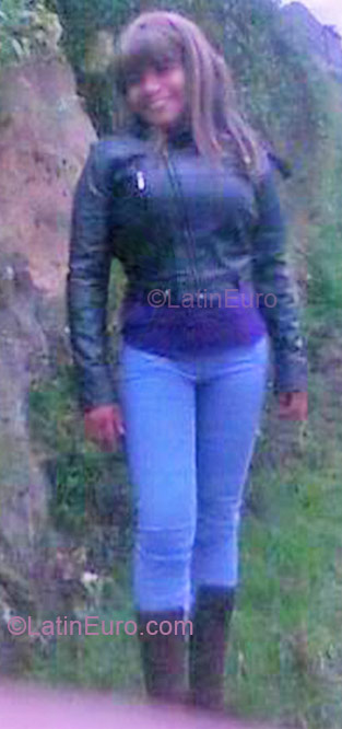 Date this voluptuous Colombia girl Viviana from Bogota CO4990
