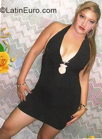 Date this voluptuous Peru girl Karina from Chiclayo PE327