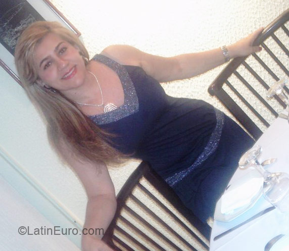 Date this athletic Brazil girl Helen from Goiania BR3596