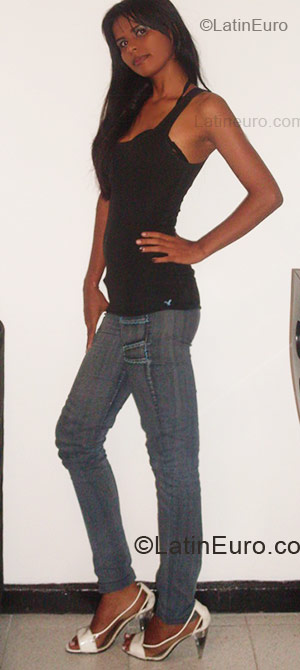Date this lovely Colombia girl Lady julieth from Cali CO5005