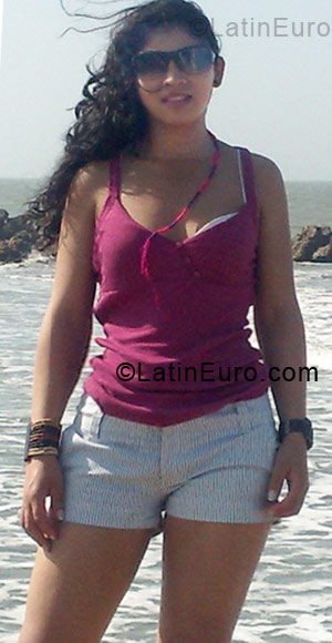 Date this happy Ecuador girl Maria from quito CO5123