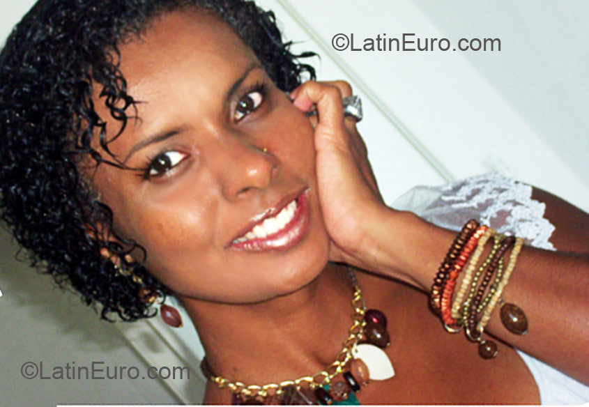 Date this attractive Brazil girl Vanessa from Salvador BR3664
