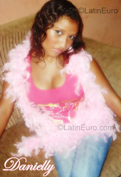 Date this attractive Brazil girl Antonia Daniele from Maracanau BR3678