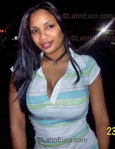 Date this funny Dominican Republic girl Emeralda from Santiago DO5214