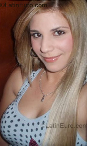 Date this nice looking Brazil girl Nisia from Cambara BR3691