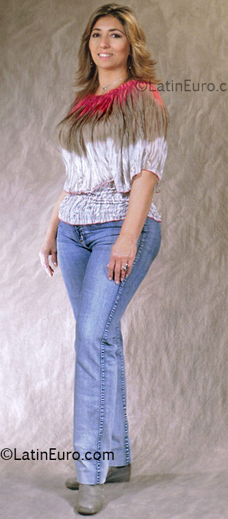 Date this voluptuous Colombia girl Patricia from Bogota CO5215