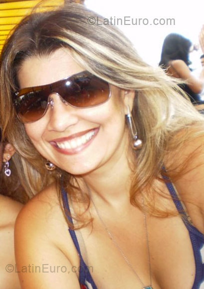 Date this hot Brazil girl Fabiana from Sertaozinho BR3756