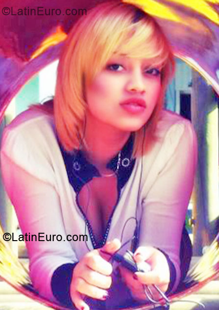 Date this happy Colombia girl Leidi from Medellin CO5297