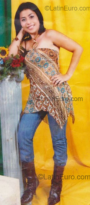 Date this fun Honduras girl Ana Julia from La Ceiba HN238