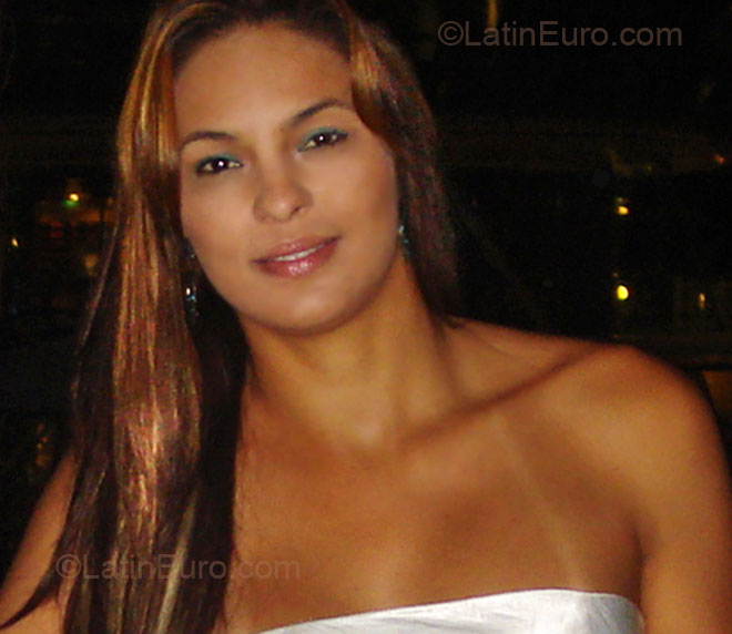Date this charming Brazil girl Vanessa from Jau BR3819