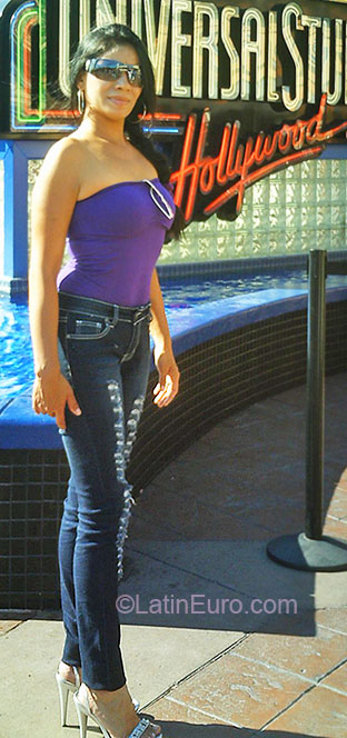 Date this georgeous Mexico girl Gabriela from Guadalajara MX229