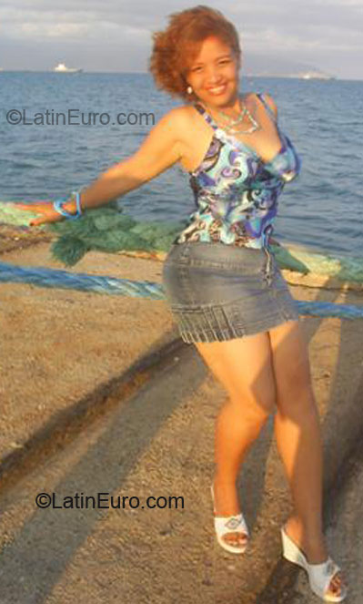Date this pretty Dominican Republic girl Yosana from Barahona DO5355
