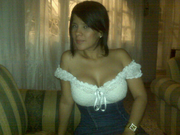 Date this good-looking Colombia girl Vanessa from Bogota CO5403