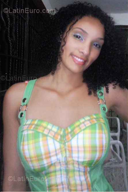 Date this hard body Dominican Republic girl Leidy from Jarabacoa DO5409