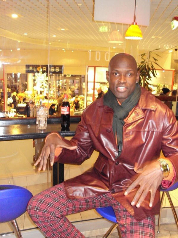 Date this foxy Brazil man Niang from London BR3884